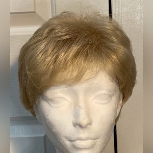 Paula Young short Blond Wig